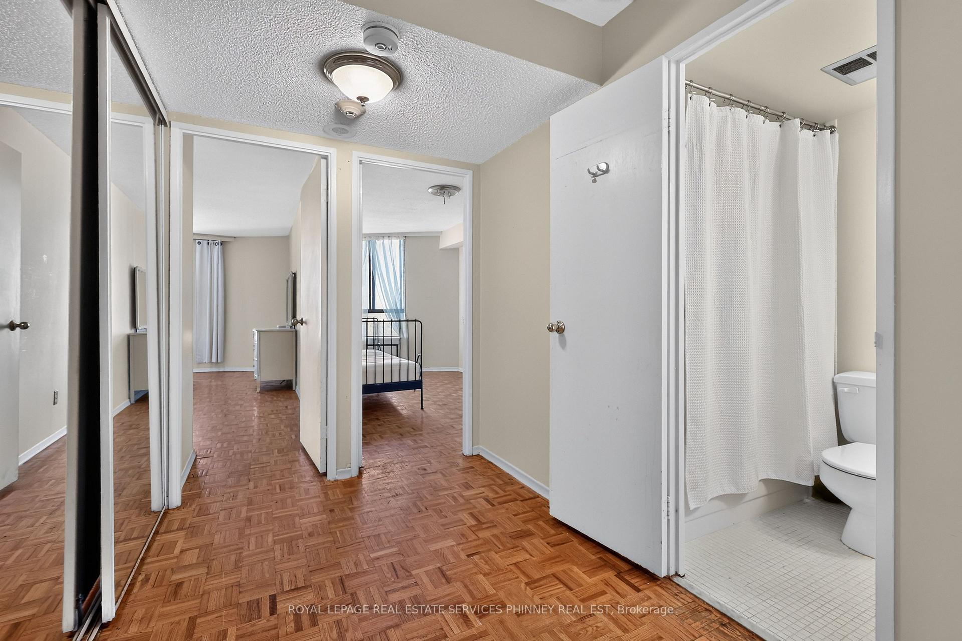 Photo 23 of Unit E21, 284 Mill Road, Etobicoke, Markland Wood — HOMEH