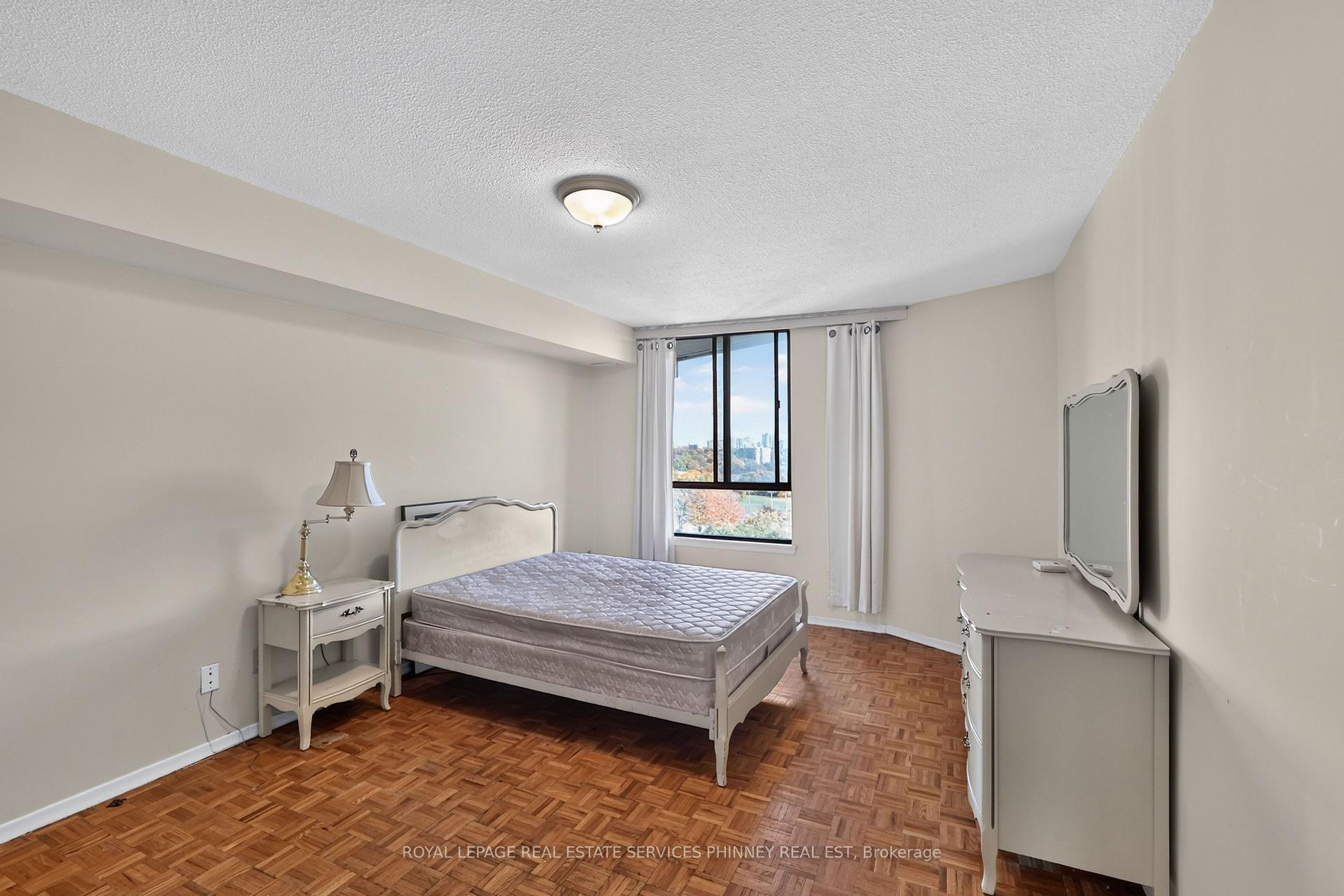 Photo 24 of Unit E21, 284 Mill Road, Etobicoke, Markland Wood — HOMEH