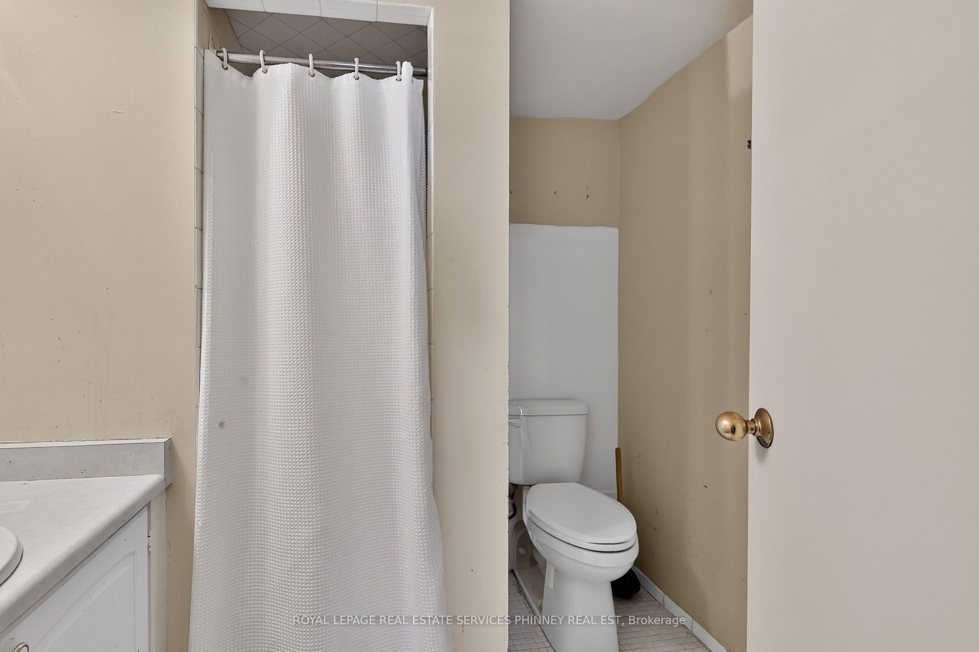 Photo 26 of Unit E21, 284 Mill Road, Etobicoke, Markland Wood — HOMEH