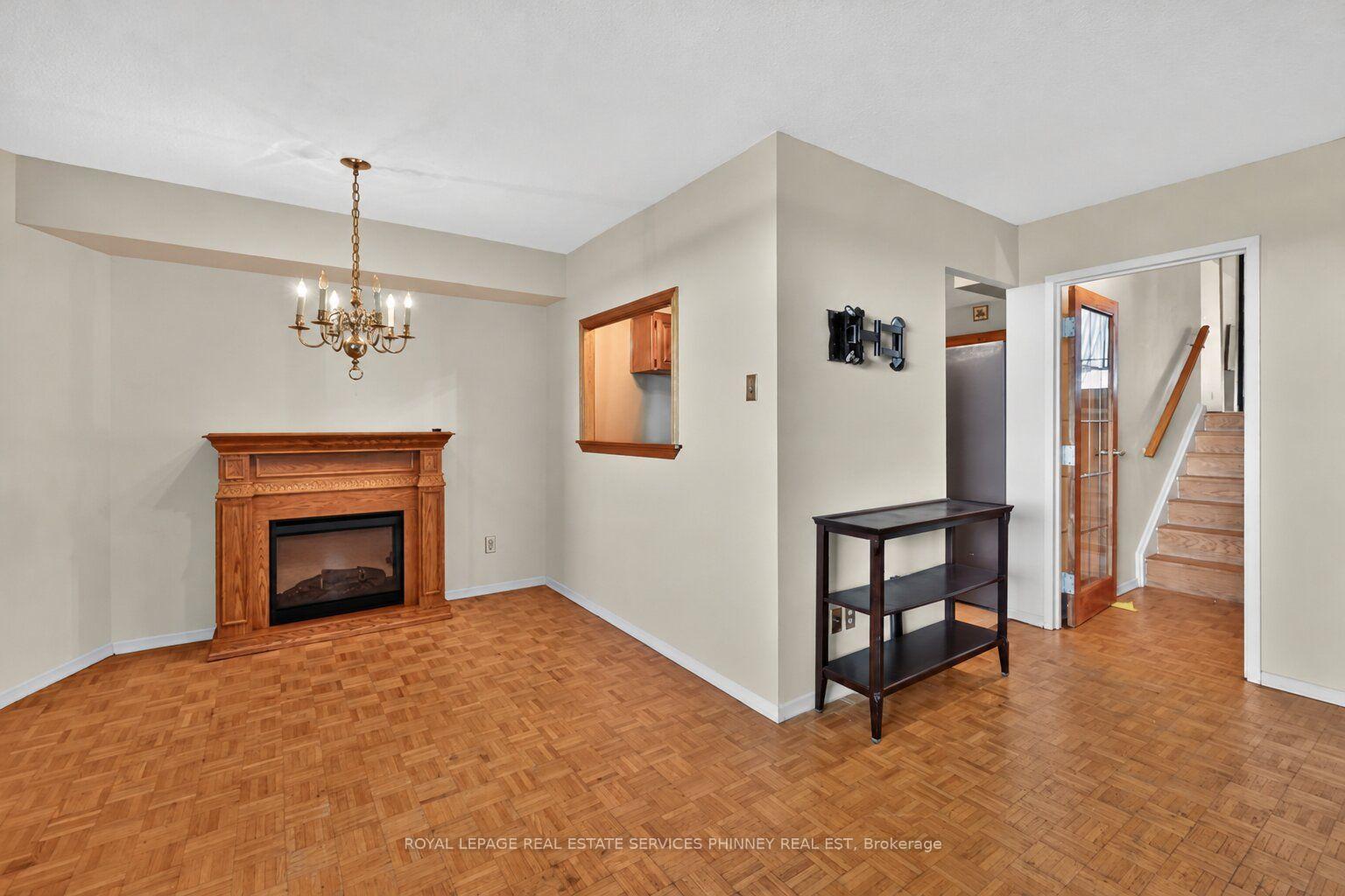 Photo 18 of Unit E21, 284 Mill Road, Etobicoke, Markland Wood — HOMEH