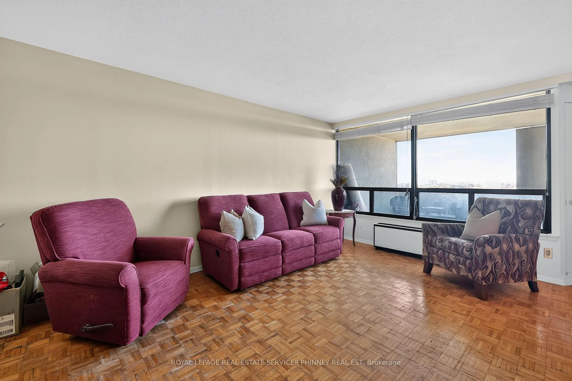 Photo 13 of Unit E21, 284 Mill Road, Etobicoke, Markland Wood — HOMEH