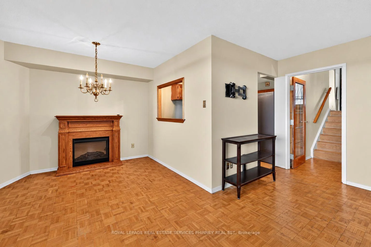 Photo 19 of Unit E21, 284 Mill Road, Etobicoke, Markland Wood — HOMEH