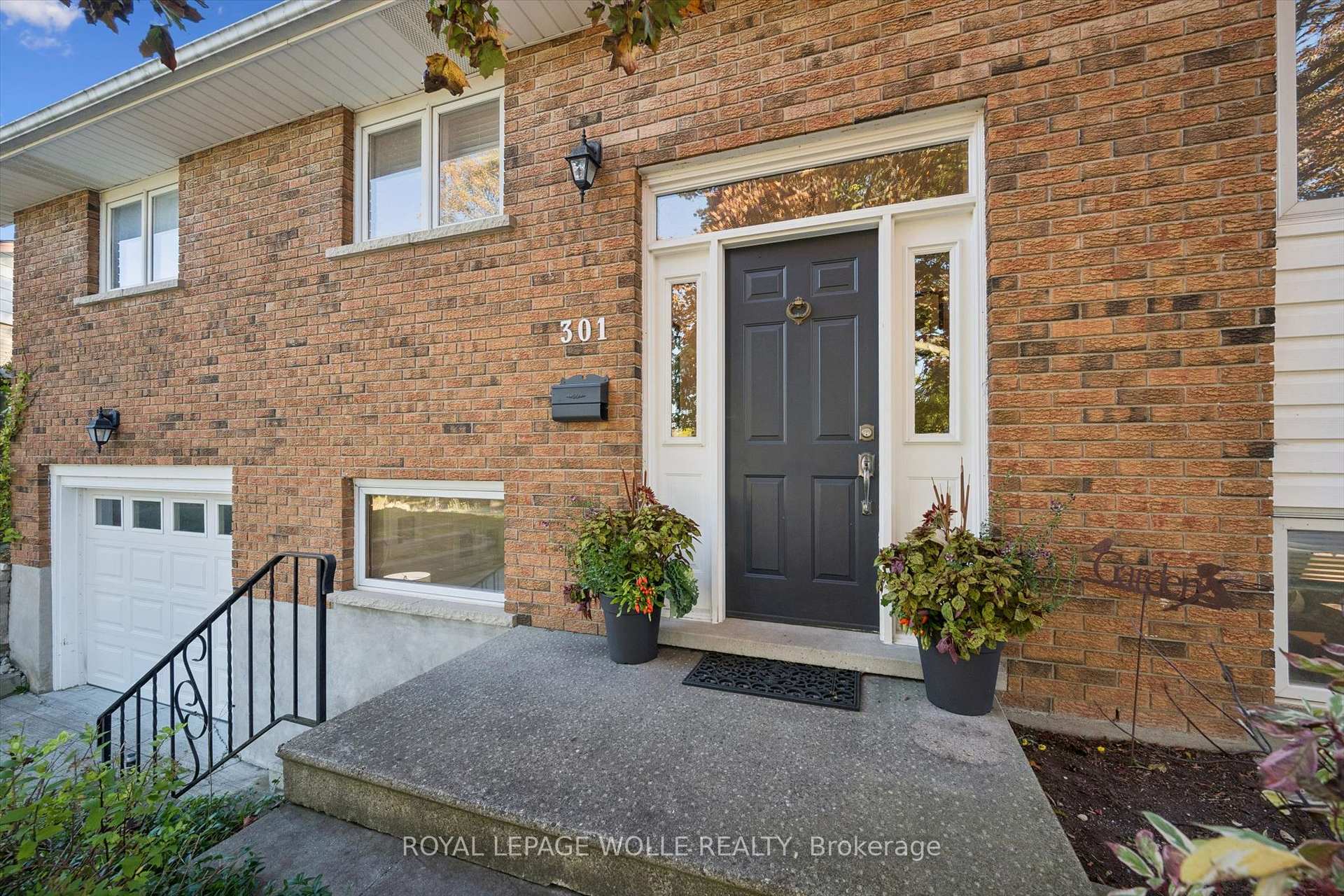 Photo 2 of 301 Martindale Crescent, Waterloo, Lakeshore Village — HOMEH