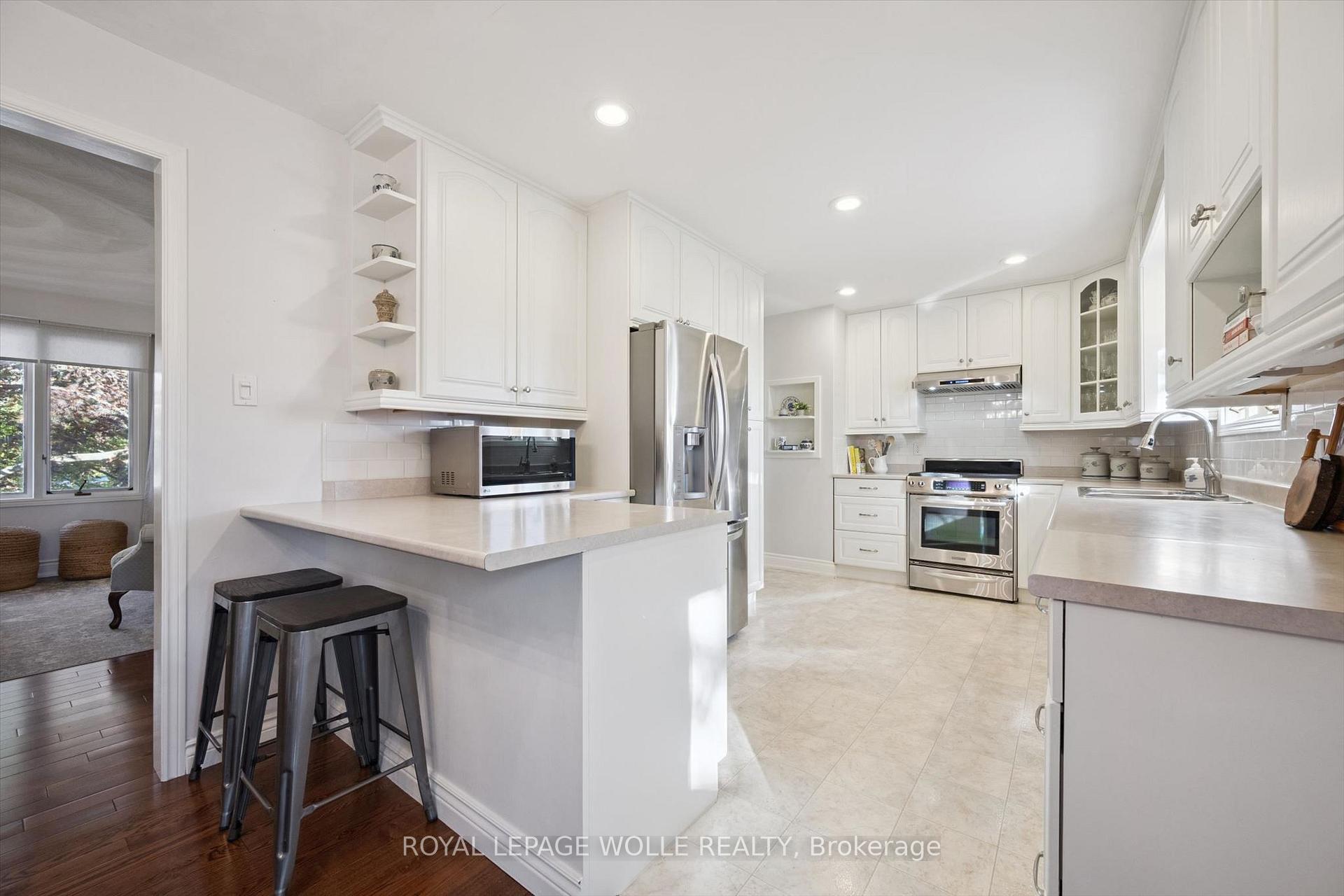 Photo 9 of 301 Martindale Crescent, Waterloo, Lakeshore Village — HOMEH