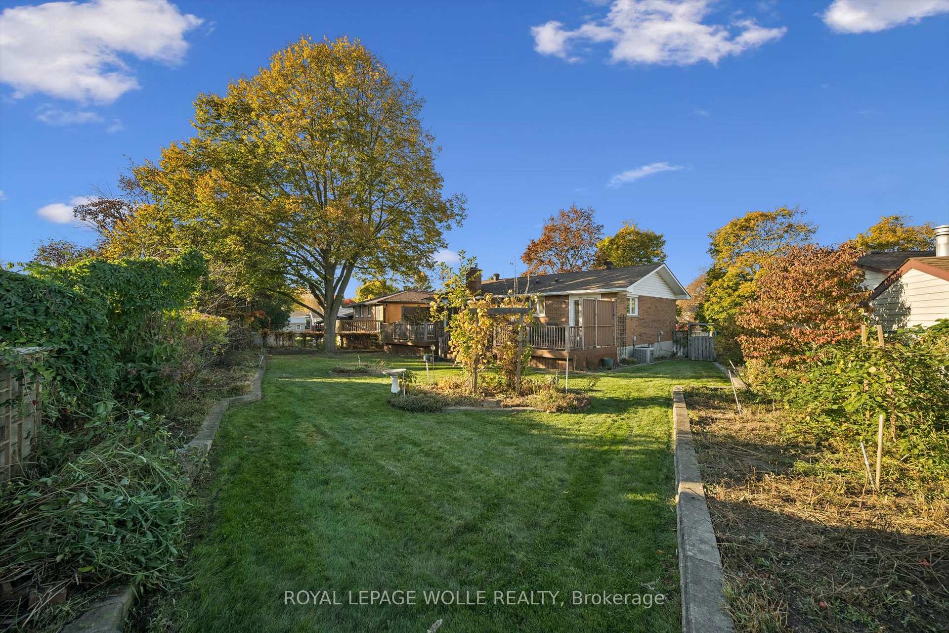 Photo 33 of 301 Martindale Crescent, Waterloo, Lakeshore Village — HOMEH