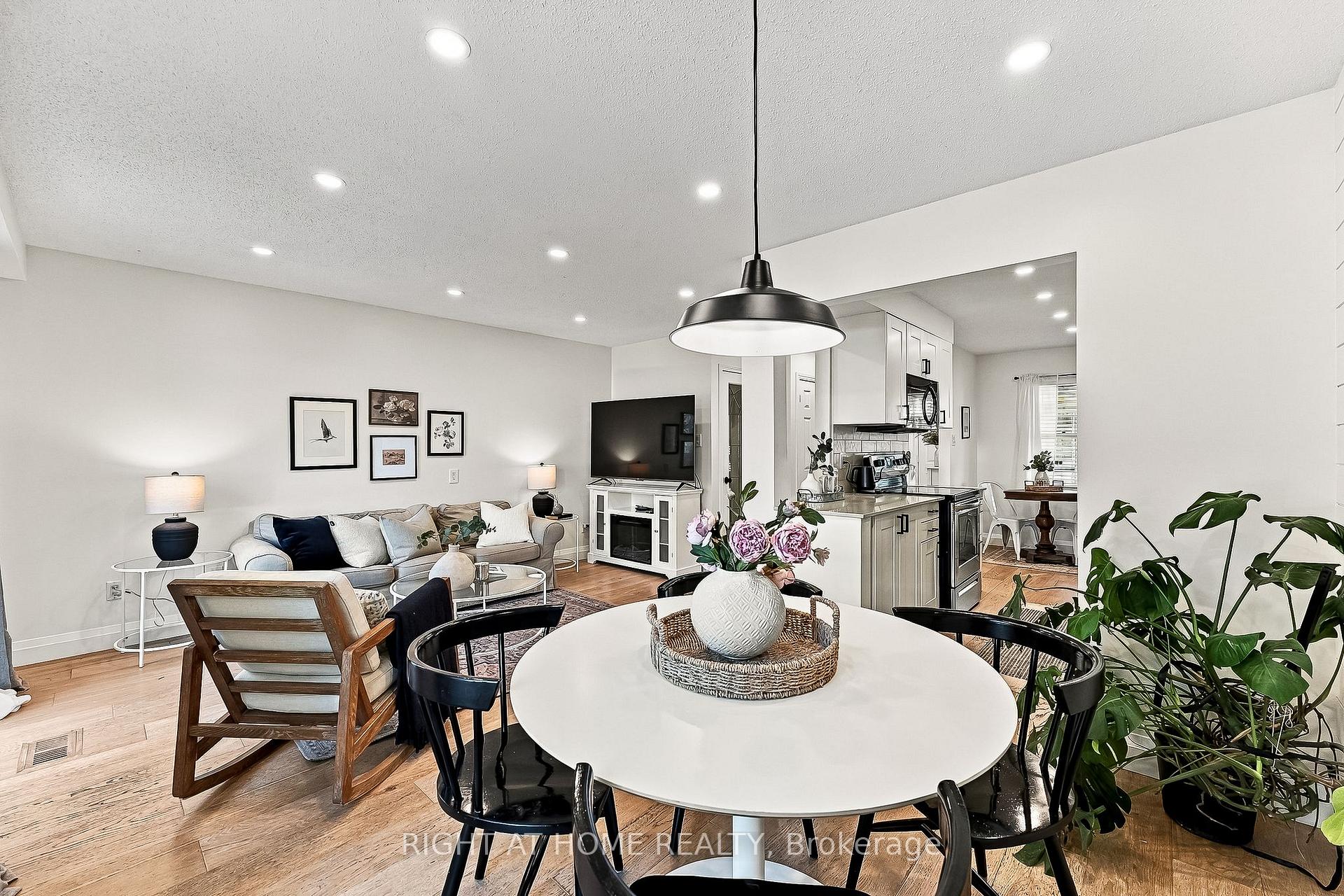 Photo 10 of 56 Teddington Crescent, Whitby, Pringle Creek — HOMEH