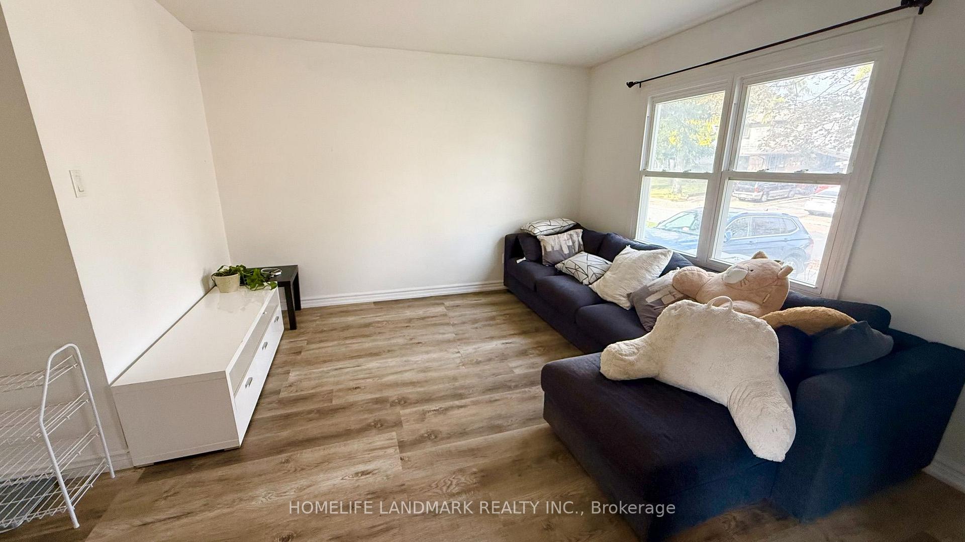 Photo 3 of Unit Main Floor, 81 United Square, Scarborough, Malvern — HOMEH