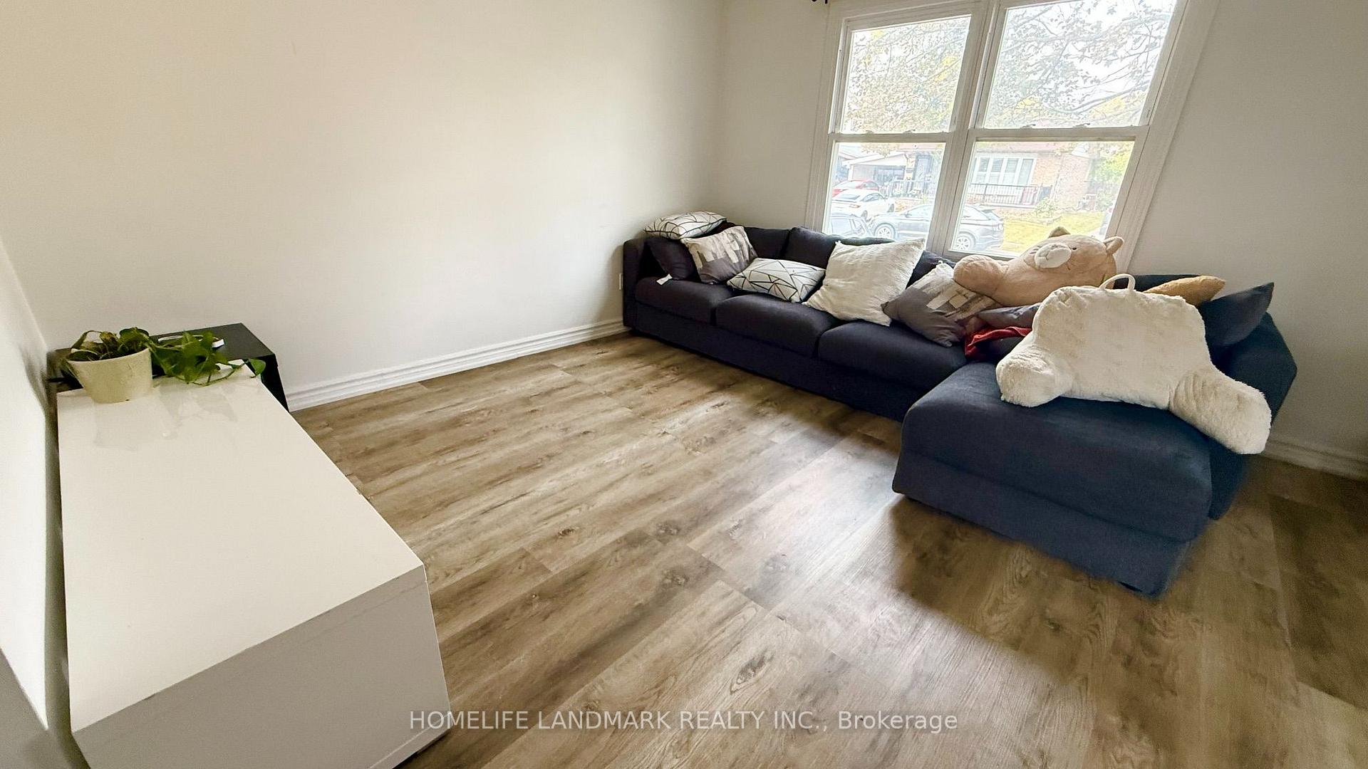 Photo 4 of Unit Main Floor, 81 United Square, Scarborough, Malvern — HOMEH