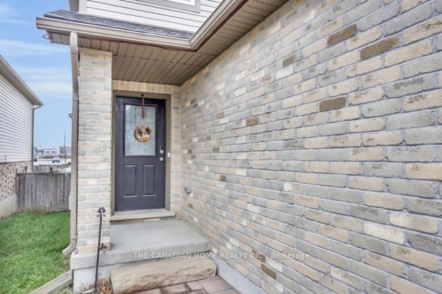 Photo 4 of 3375 Emilycarr Lane, London, South W — HOMEH