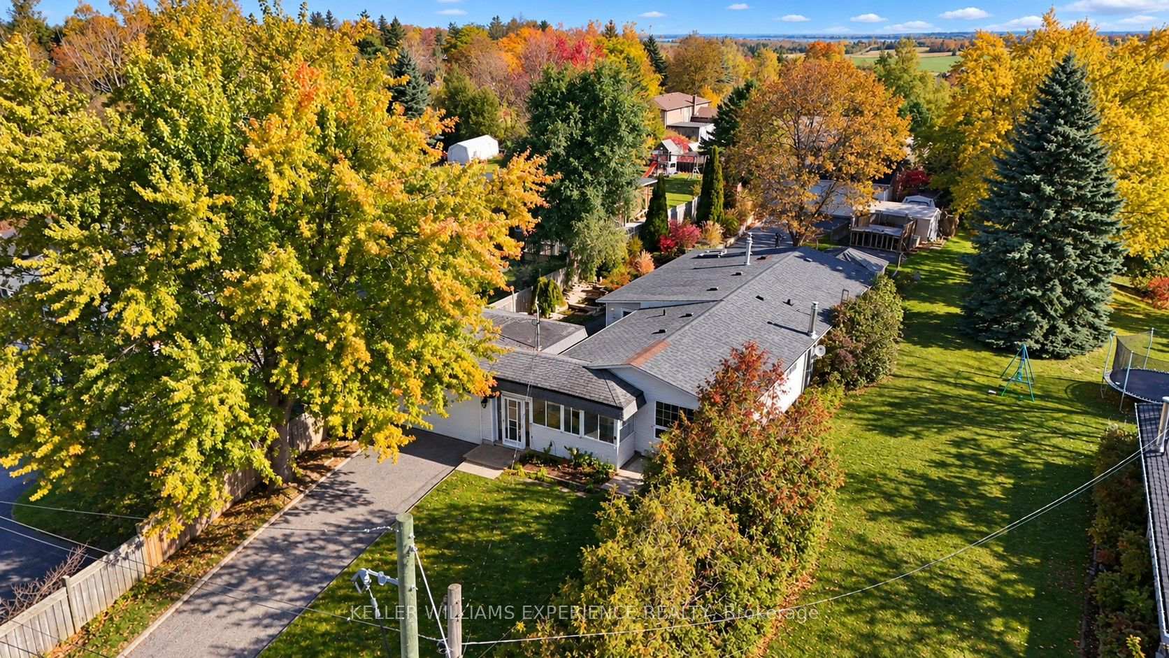 Photo 3 of 861 John Street, Innisfil, Churchill — HOMEH