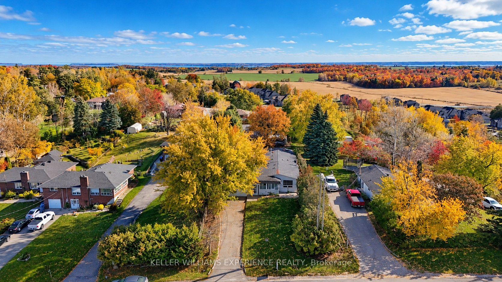 Photo 4 of 861 John Street, Innisfil, Churchill — HOMEH