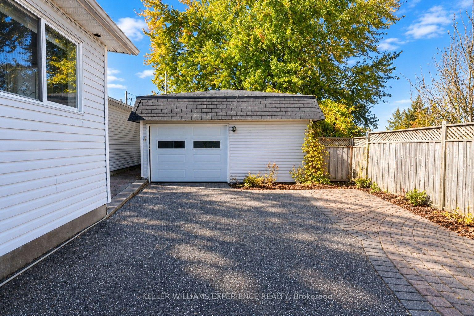 Photo 5 of 861 John Street, Innisfil, Churchill — HOMEH