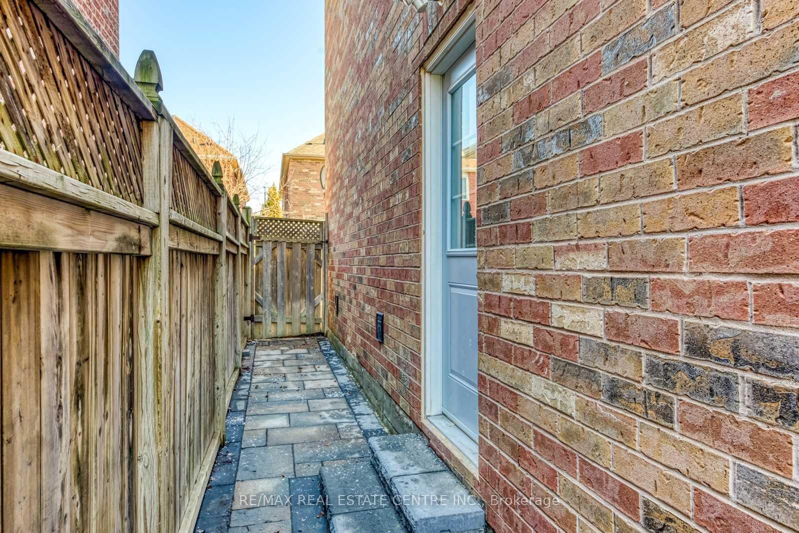 Photo 2 of Unit Bsmt, 3560 Stonecutter Crescent S, Mississauga, Churchill Meadows — HOMEH