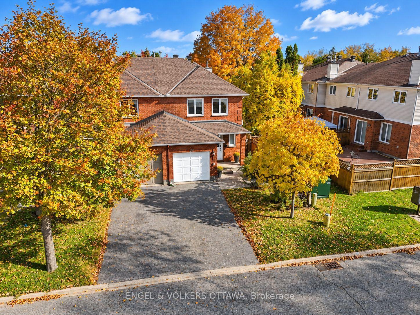 Photo 2 of 29 Woodbury Crescent, Ottawa, Hunt Club Park — HOMEH