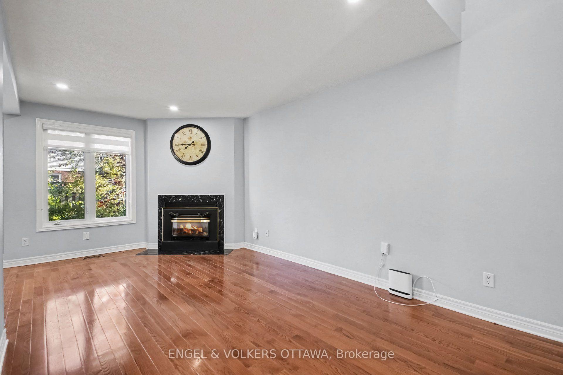 Photo 7 of 29 Woodbury Crescent, Ottawa, Hunt Club Park — HOMEH
