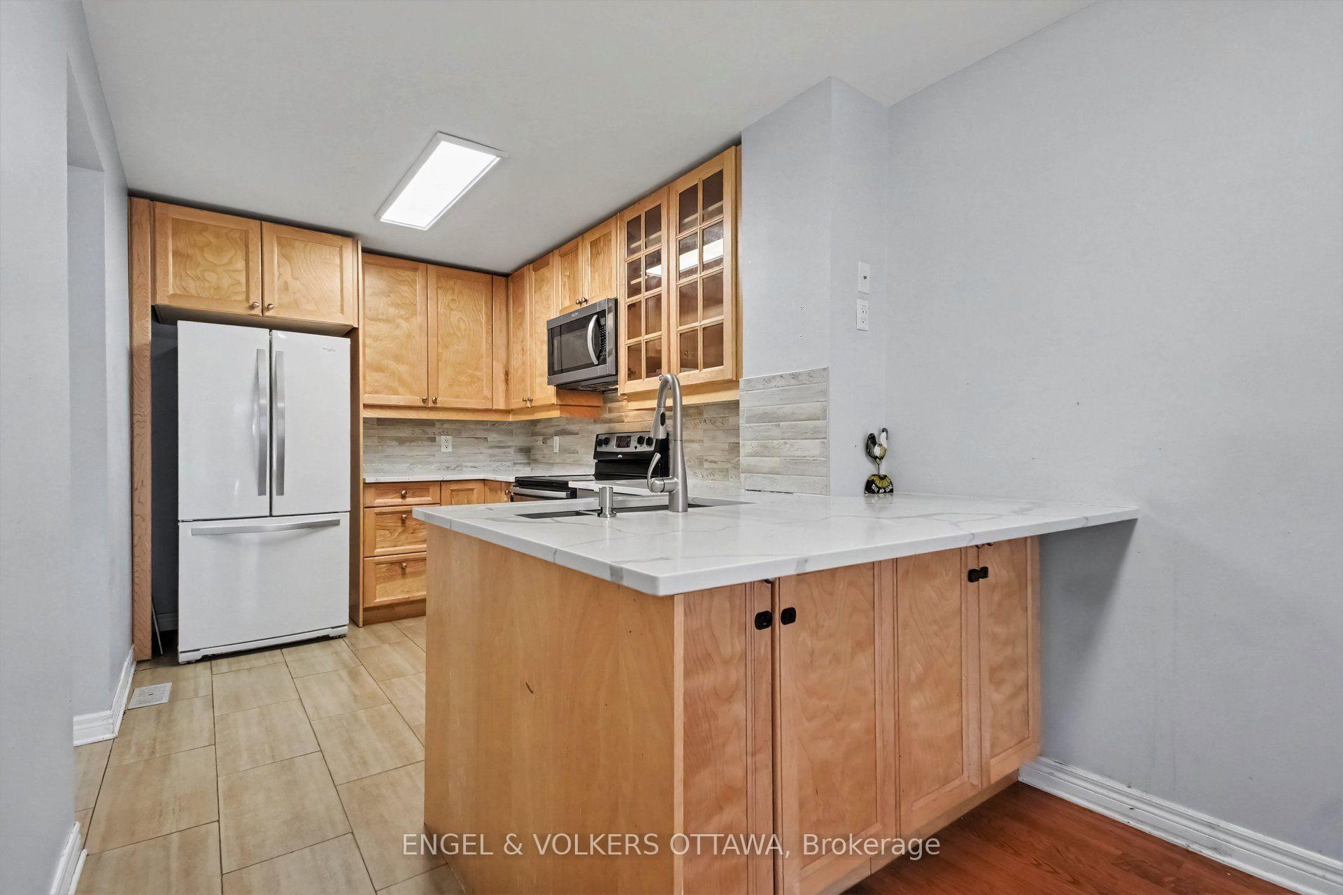 Photo 10 of 29 Woodbury Crescent, Ottawa, Hunt Club Park — HOMEH