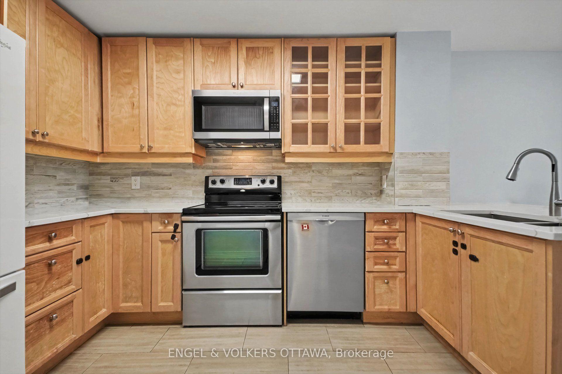 Photo 11 of 29 Woodbury Crescent, Ottawa, Hunt Club Park — HOMEH