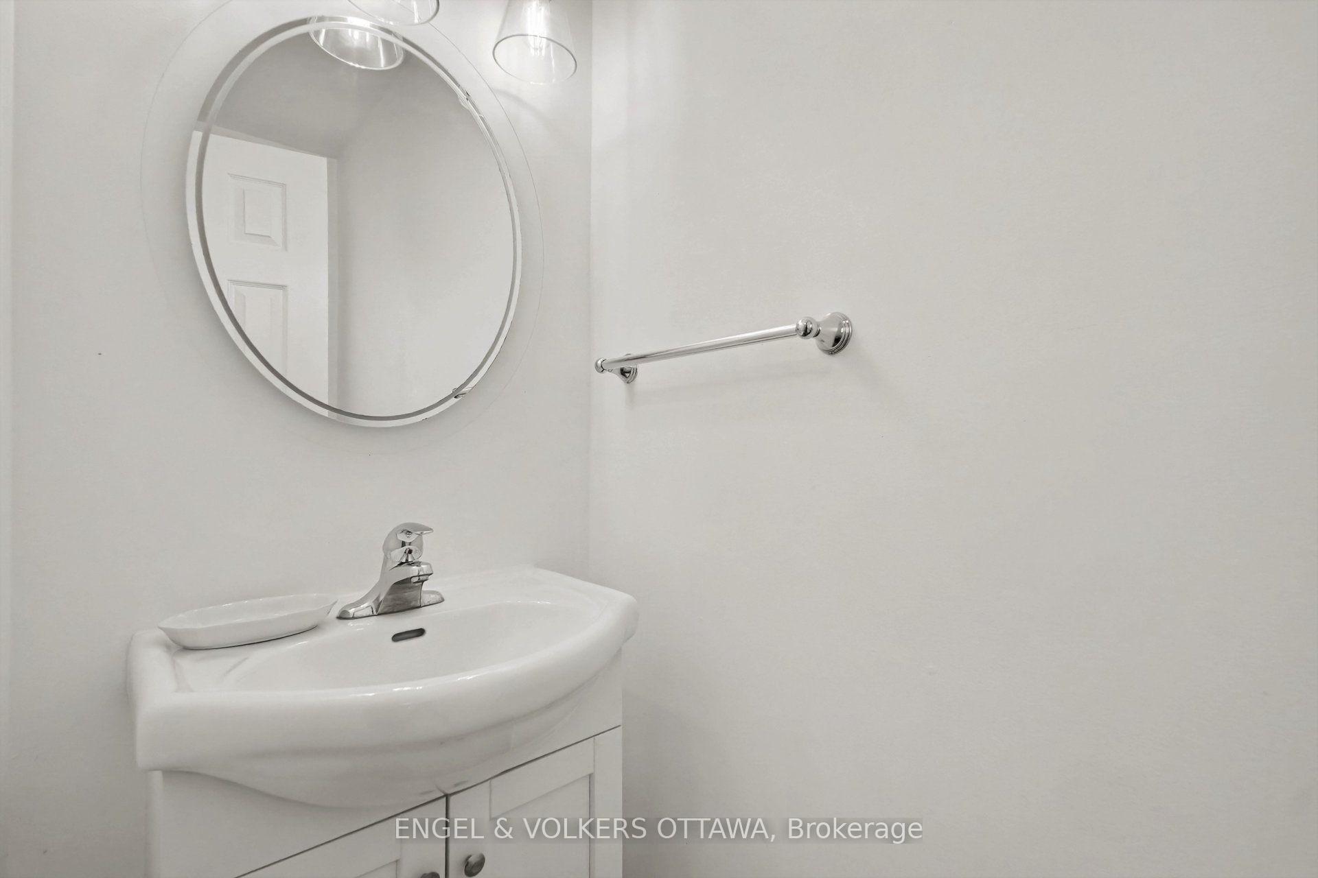 Photo 15 of 29 Woodbury Crescent, Ottawa, Hunt Club Park — HOMEH