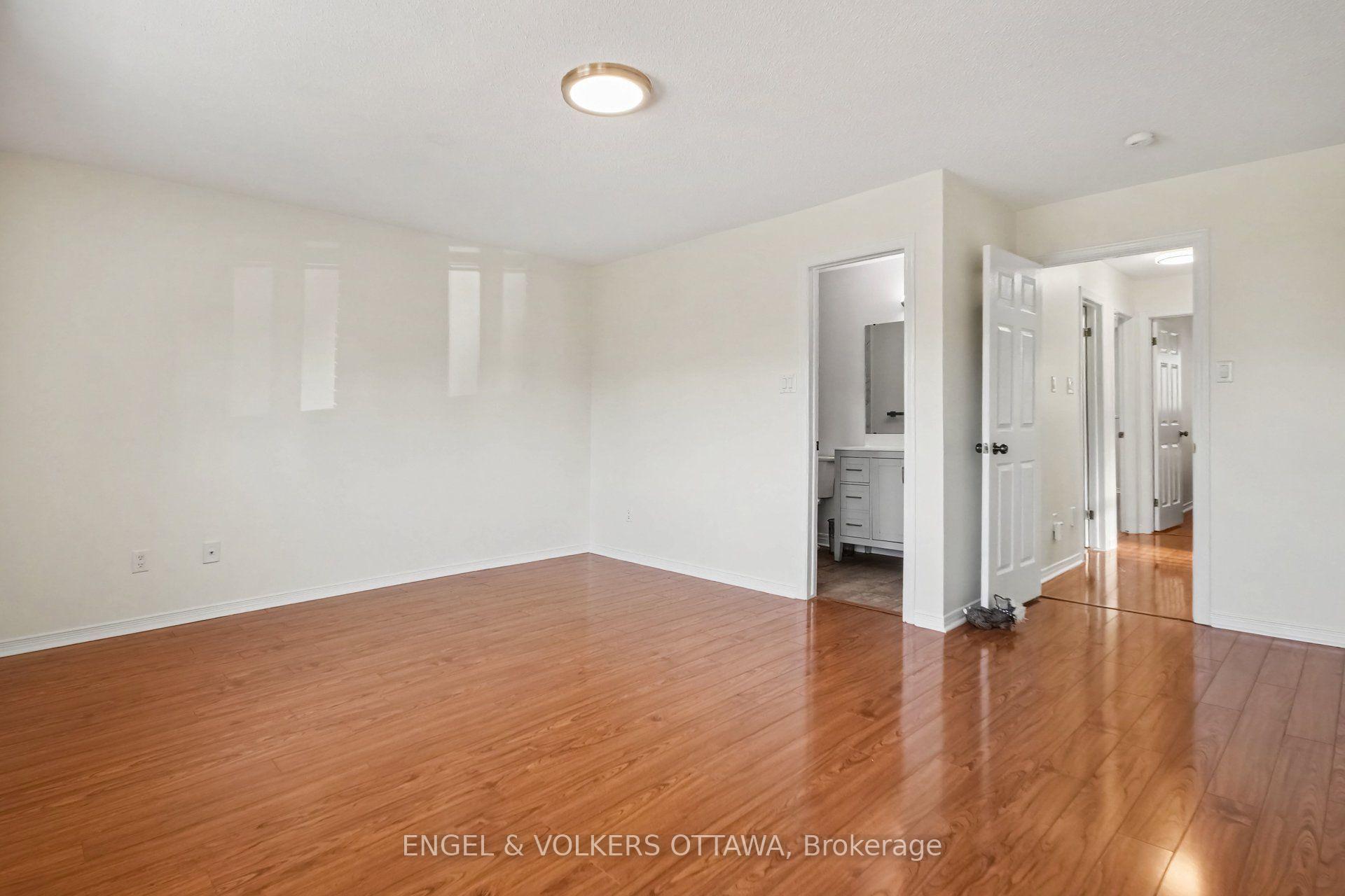 Photo 17 of 29 Woodbury Crescent, Ottawa, Hunt Club Park — HOMEH