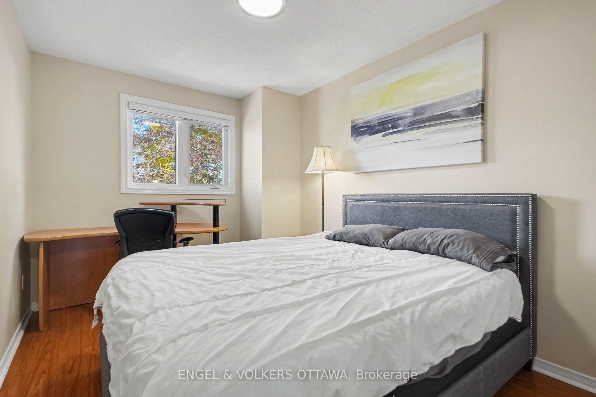 Photo 21 of 29 Woodbury Crescent, Ottawa, Hunt Club Park — HOMEH