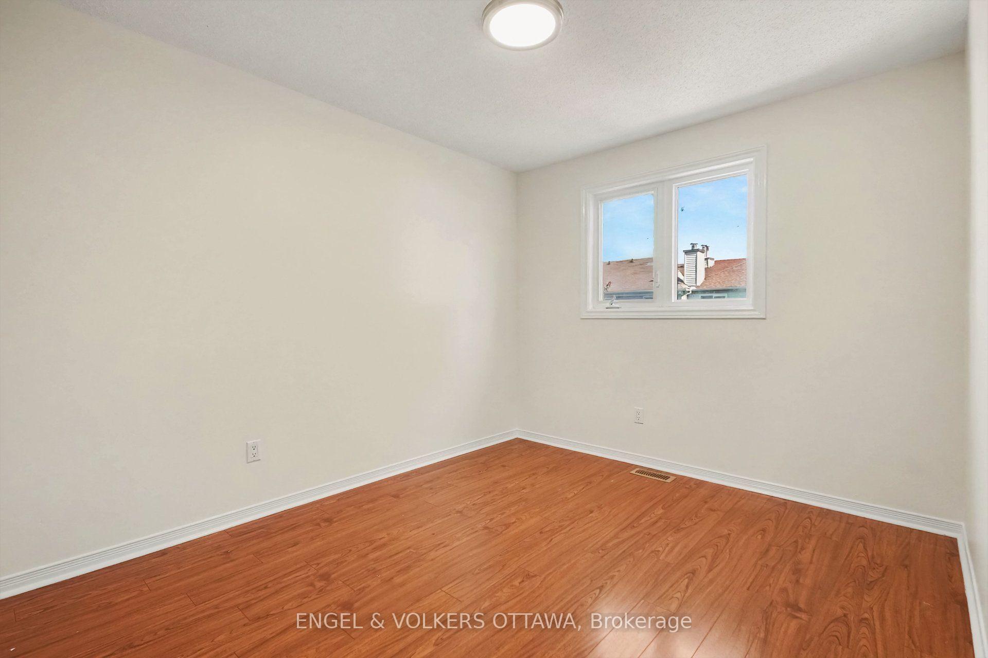 Photo 22 of 29 Woodbury Crescent, Ottawa, Hunt Club Park — HOMEH