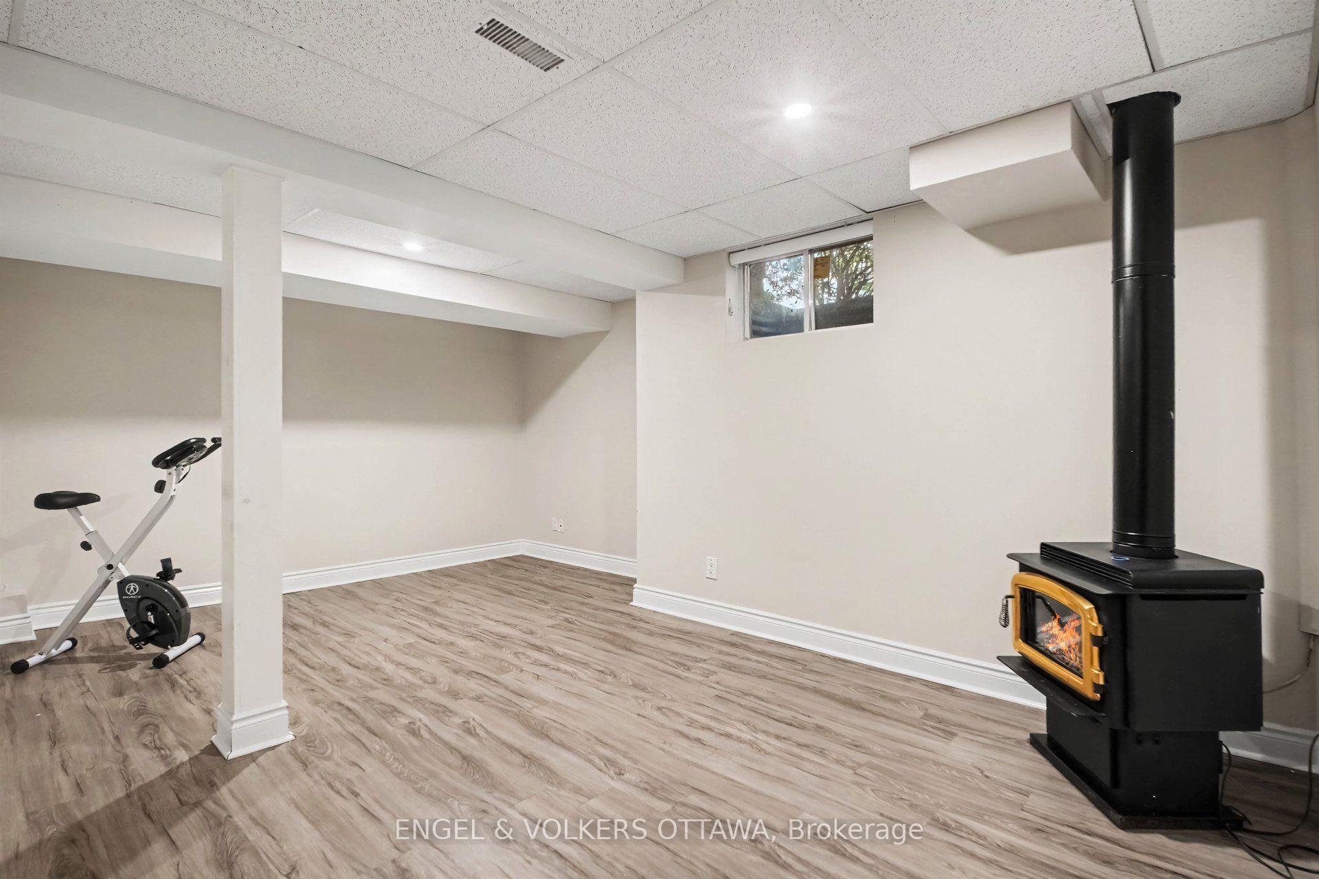 Photo 24 of 29 Woodbury Crescent, Ottawa, Hunt Club Park — HOMEH