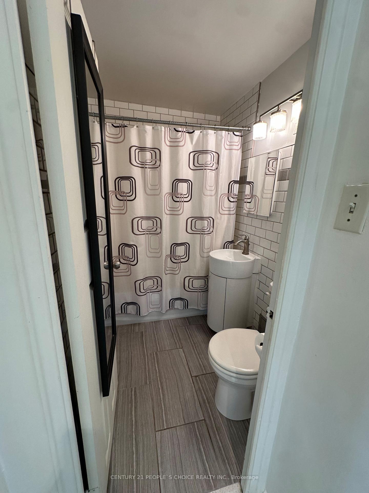 Photo 10 of Unit 102, 50 Gulliver Road, North York, Brookhaven-Amesbury — HOMEH