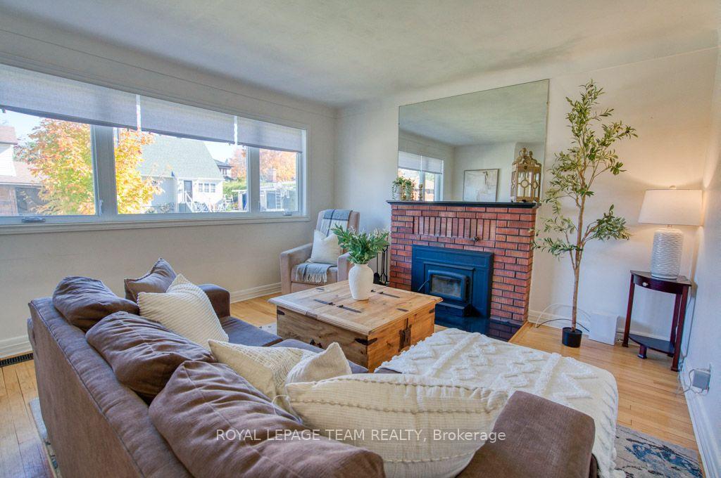 Photo 5 of 196 Allison Avenue, Ottawa, Woodroffe — HOMEH