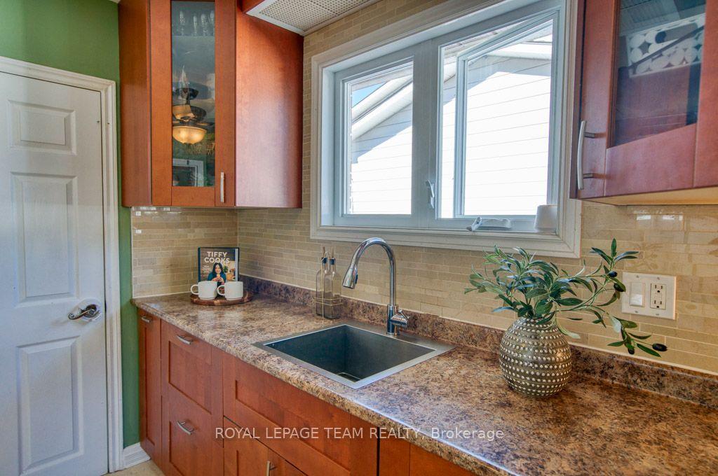 Photo 12 of 196 Allison Avenue, Ottawa, Woodroffe — HOMEH