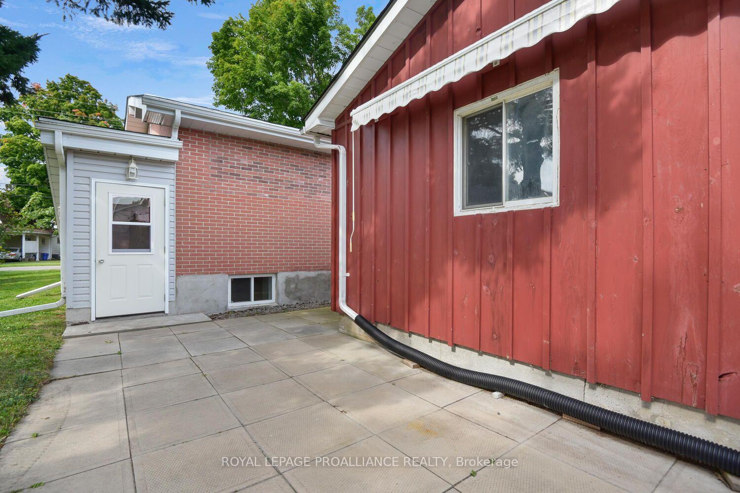 Photo 2 of 3 Geneva Court, Brockville, Brockville — HOMEH