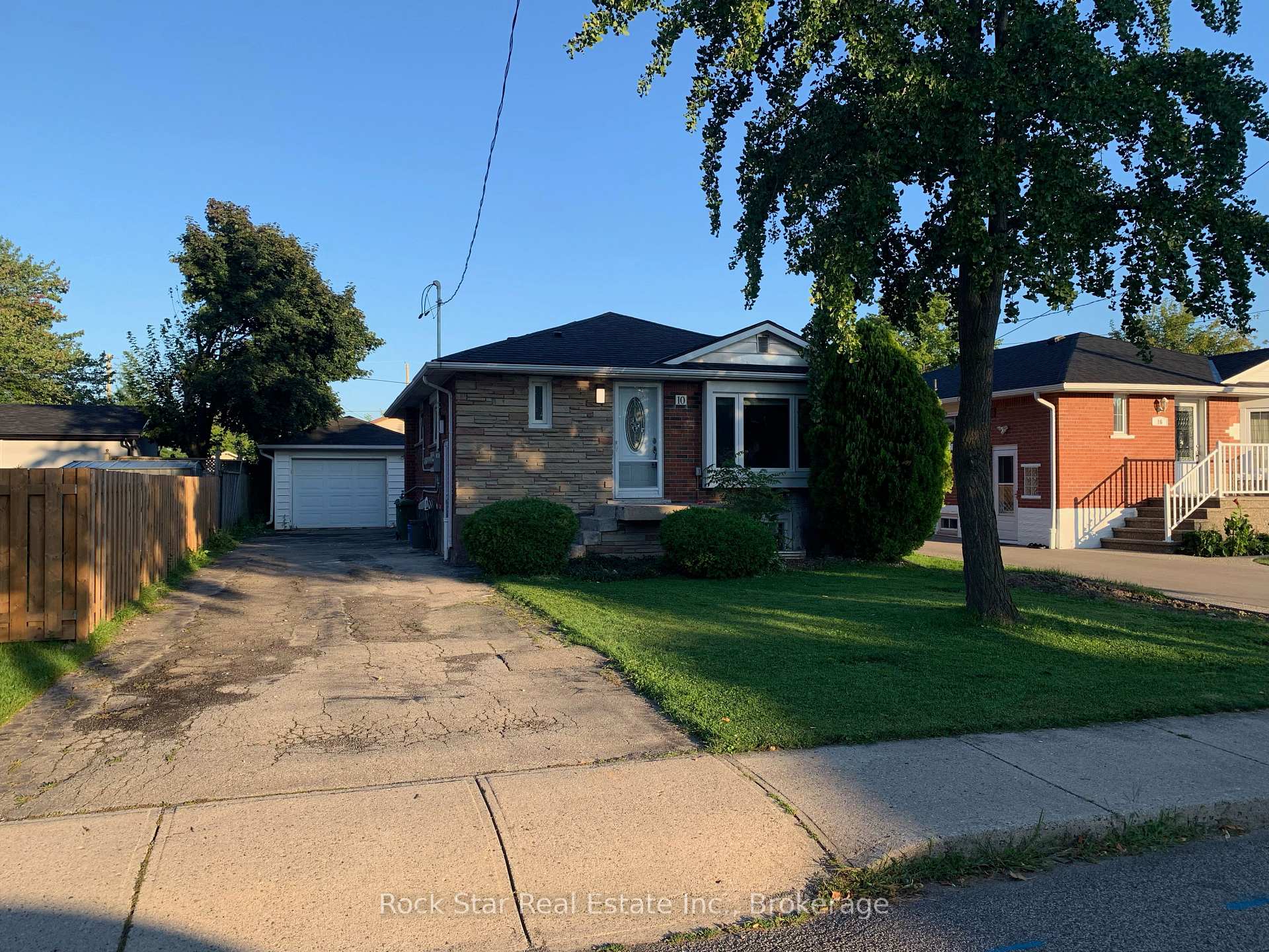 Photo 1 of Unit Upper, 10 Viceroy Court, Hamilton, Hill Park — HOMEH