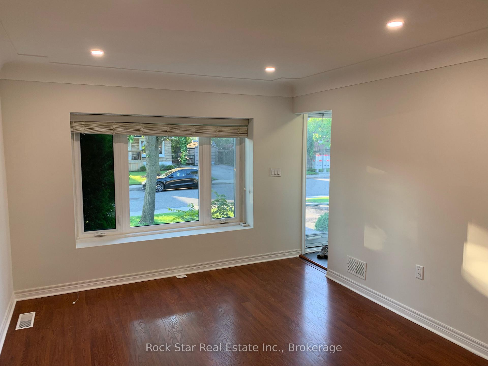 Photo 5 of Unit Upper, 10 Viceroy Court, Hamilton, Hill Park — HOMEH