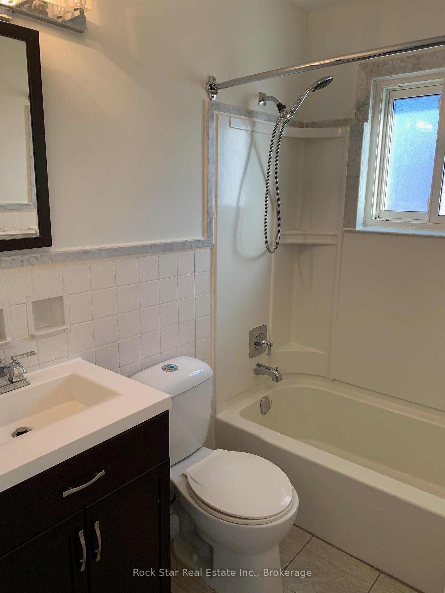 Photo 7 of Unit Upper, 10 Viceroy Court, Hamilton, Hill Park — HOMEH