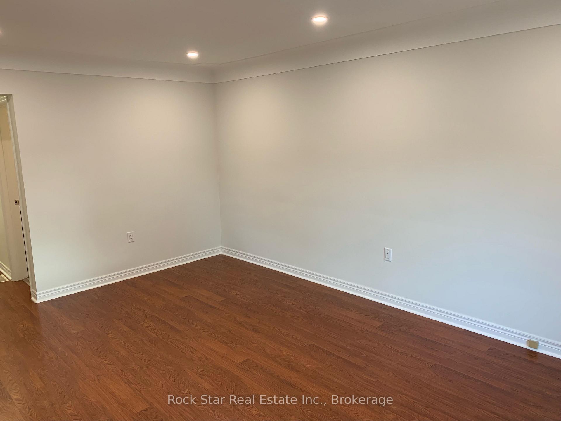 Photo 9 of Unit Upper, 10 Viceroy Court, Hamilton, Hill Park — HOMEH