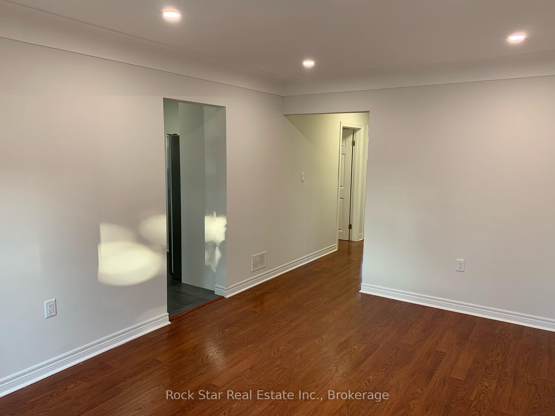 Photo 16 of Unit Upper, 10 Viceroy Court, Hamilton, Hill Park — HOMEH