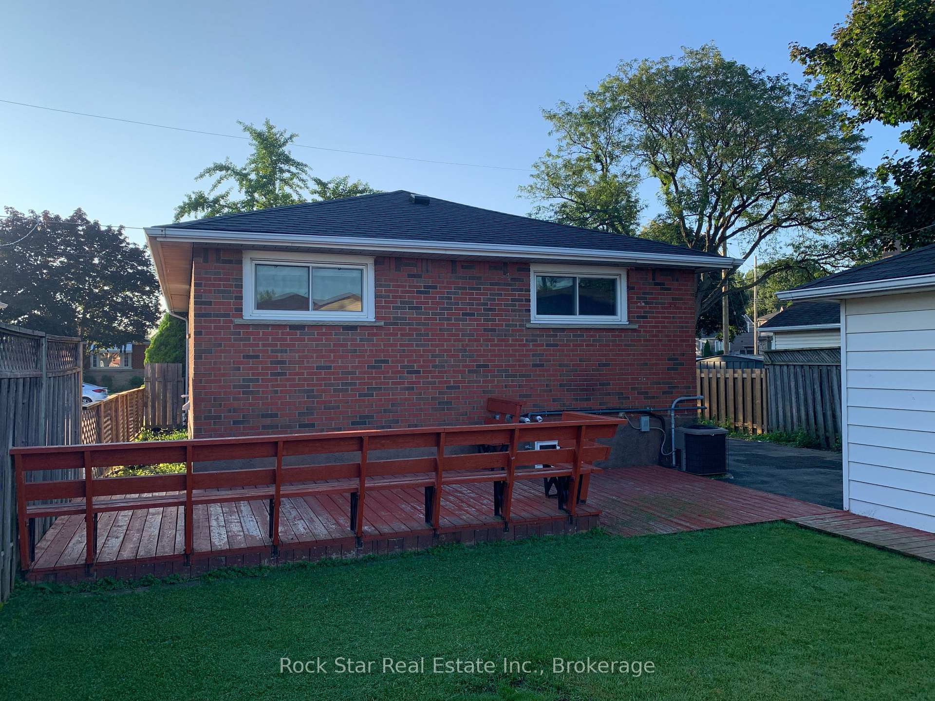 Photo 18 of Unit Upper, 10 Viceroy Court, Hamilton, Hill Park — HOMEH