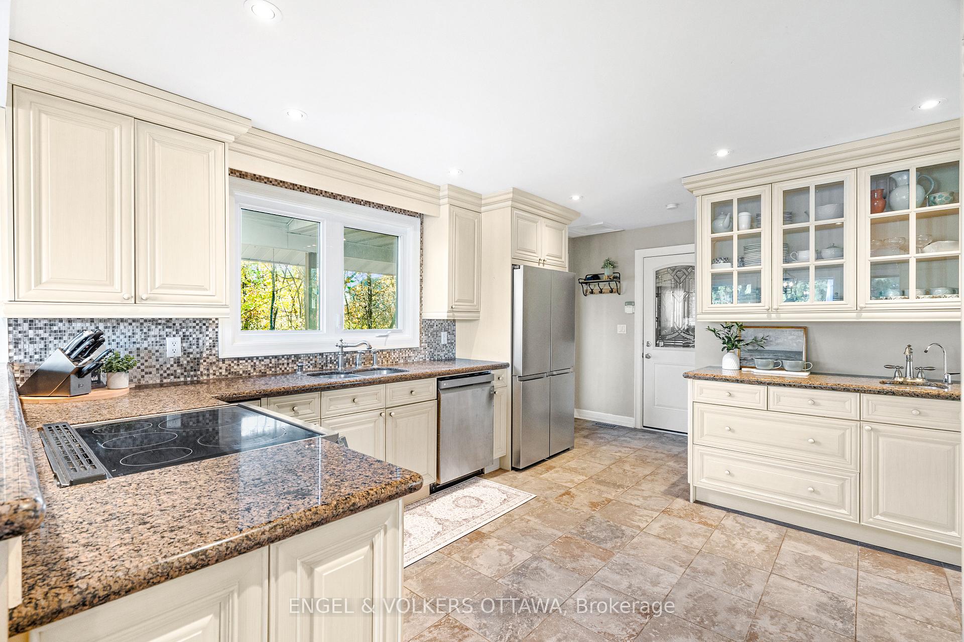 Photo 14 of 1073 Island View Drive, Ottawa, Manotick South to Roger Stevens — HOMEH