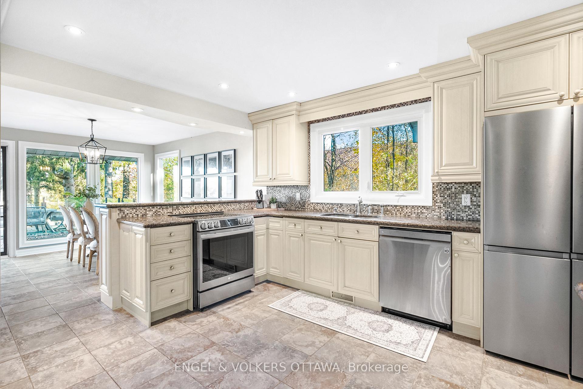 Photo 16 of 1073 Island View Drive, Ottawa, Manotick South to Roger Stevens — HOMEH