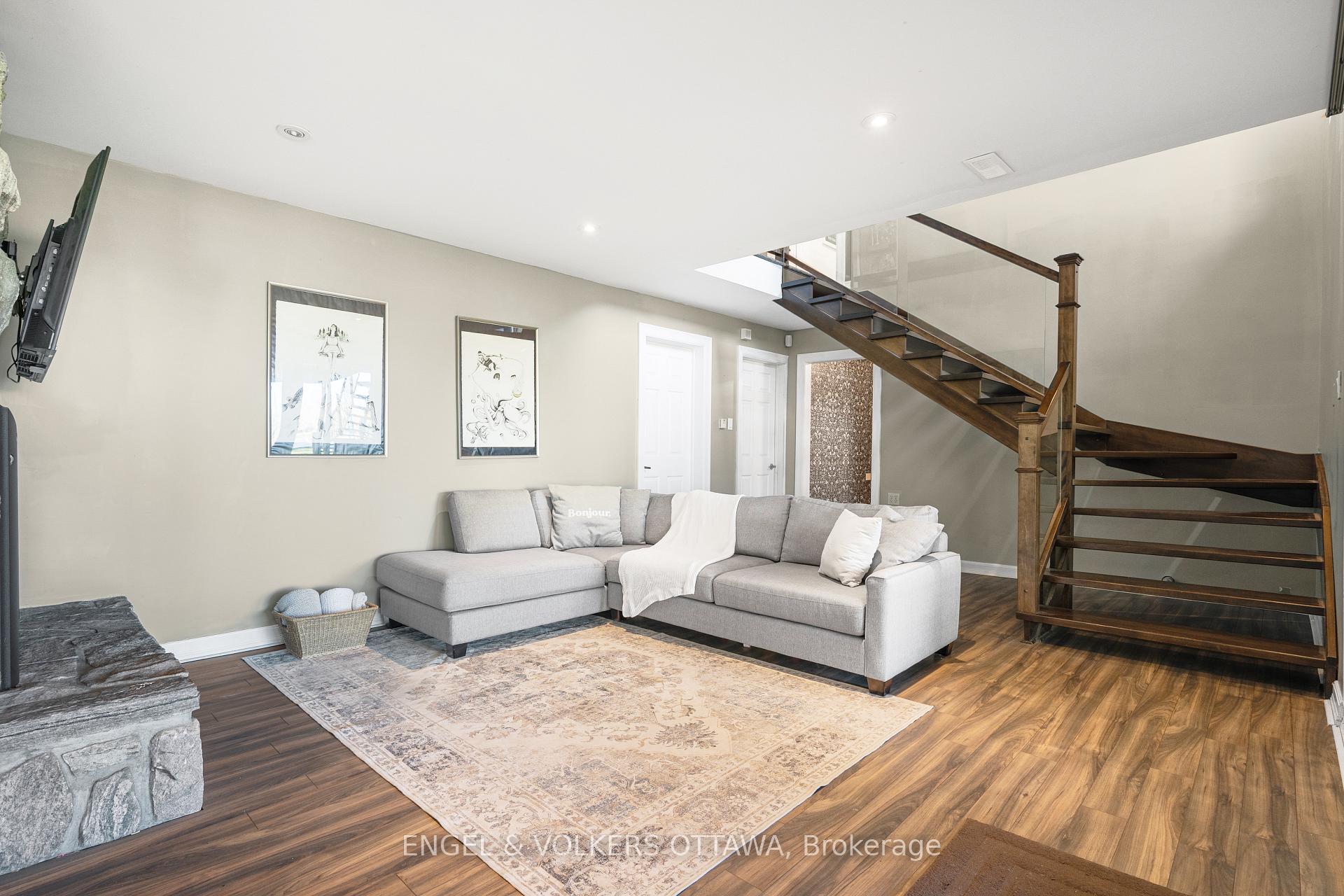 Photo 25 of 1073 Island View Drive, Ottawa, Manotick South to Roger Stevens — HOMEH