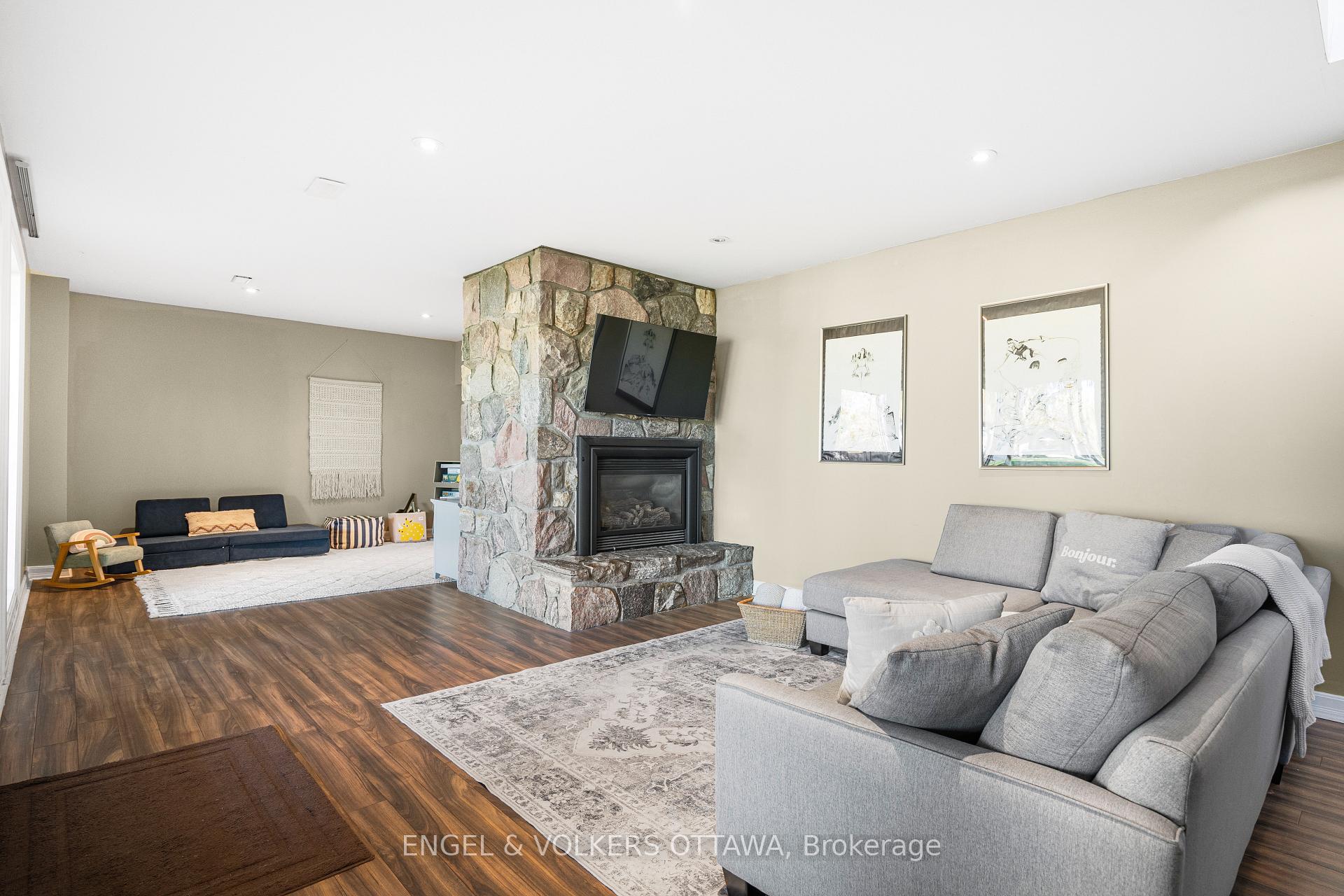 Photo 27 of 1073 Island View Drive, Ottawa, Manotick South to Roger Stevens — HOMEH