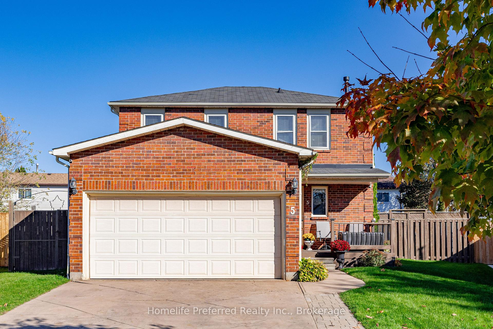 Photo 2 of 5 Souch Court, Clarington, Bowmanville — HOMEH