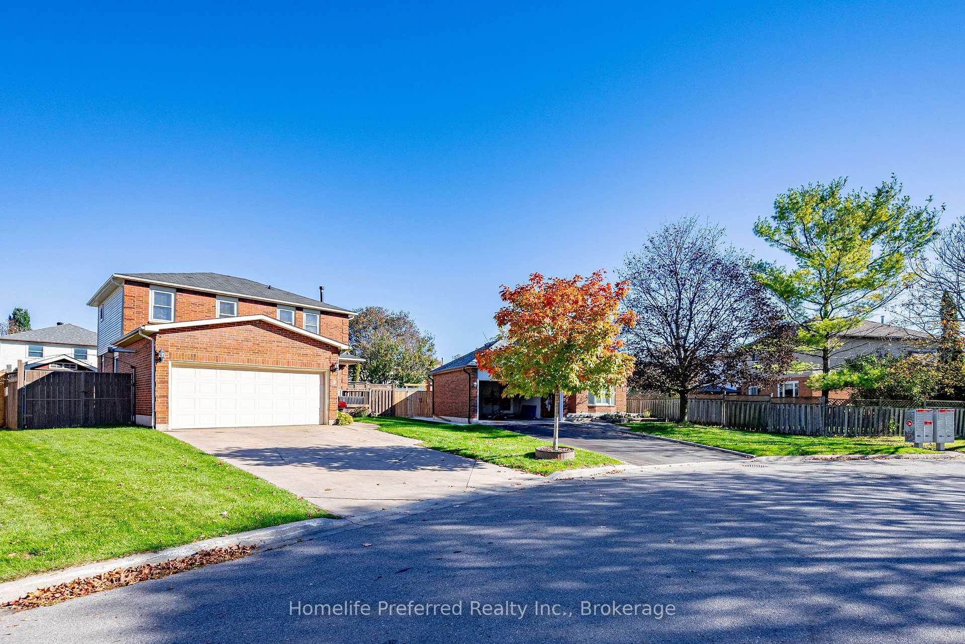 Photo 4 of 5 Souch Court, Clarington, Bowmanville — HOMEH