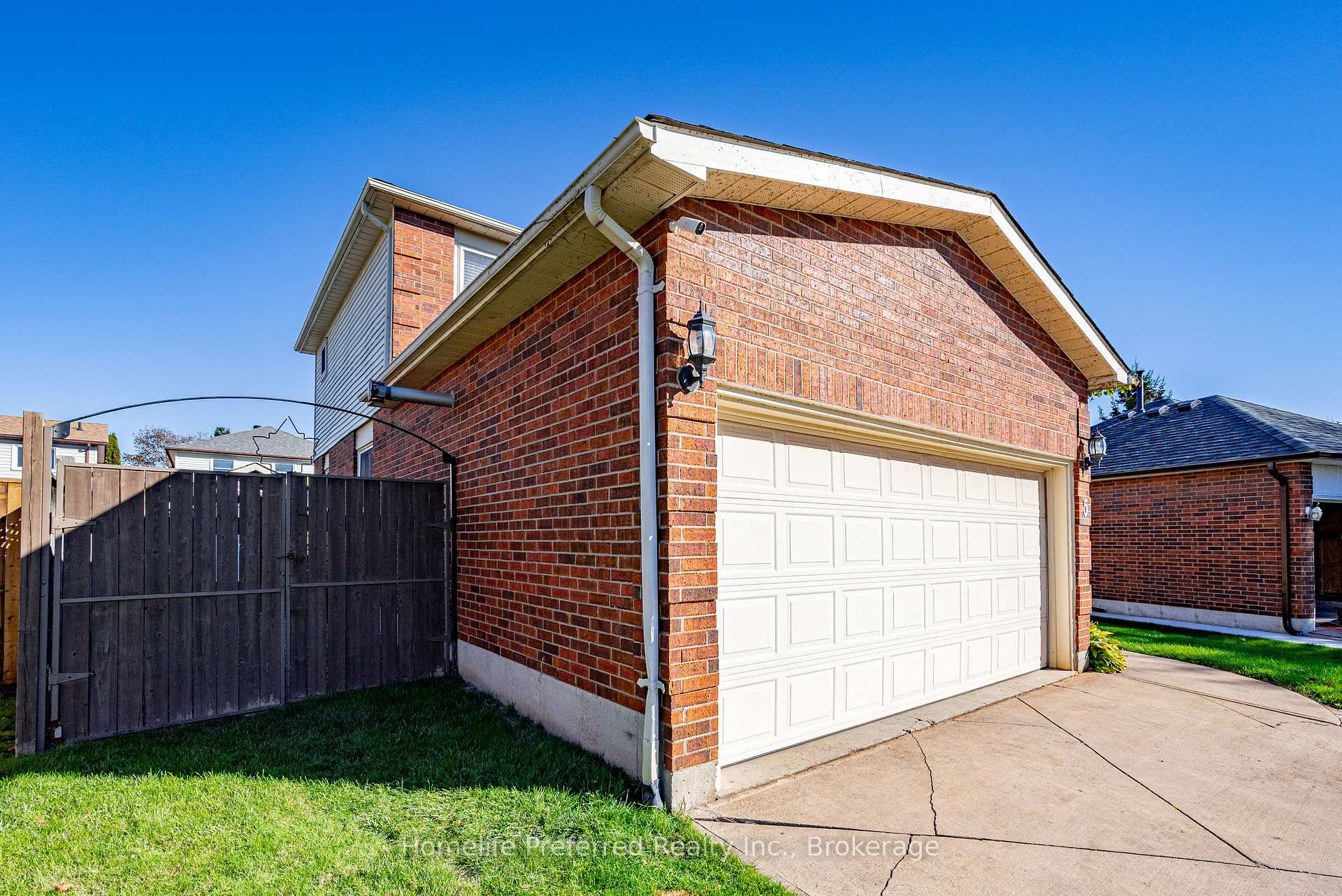 Photo 6 of 5 Souch Court, Clarington, Bowmanville — HOMEH