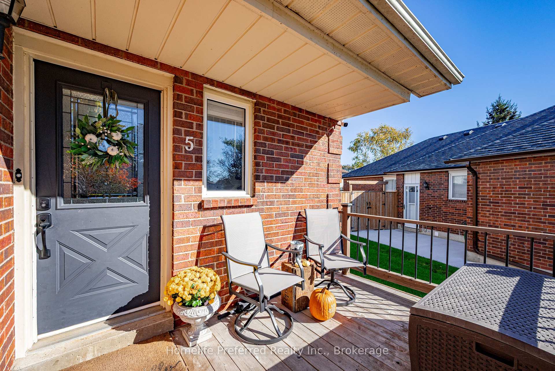 Photo 7 of 5 Souch Court, Clarington, Bowmanville — HOMEH