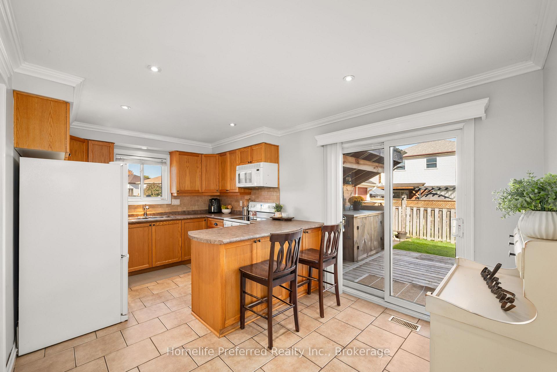 Photo 13 of 5 Souch Court, Clarington, Bowmanville — HOMEH