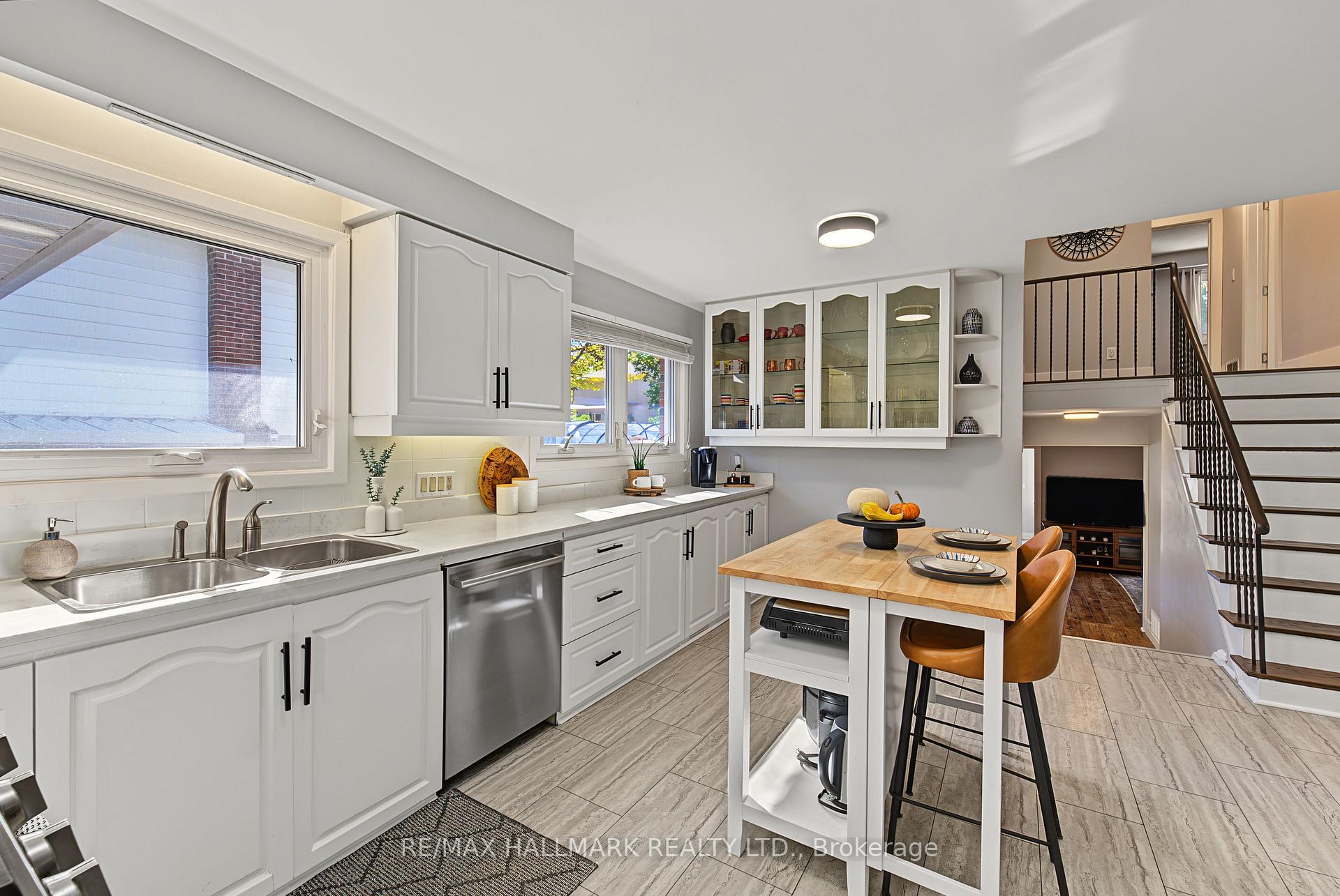 Photo 12 of 242 Beechgrove Drive, Scarborough, West Hill — HOMEH