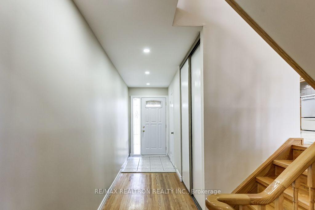 Photo 4 of 2 Littleleaf Drive, Scarborough, Malvern — HOMEH