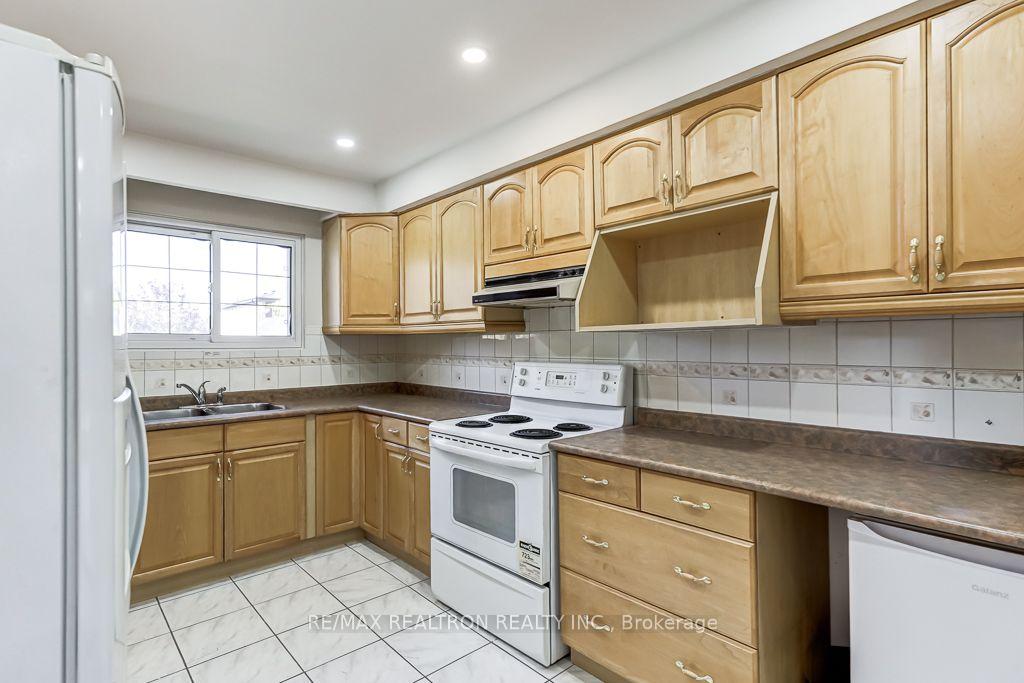 Photo 13 of 2 Littleleaf Drive, Scarborough, Malvern — HOMEH