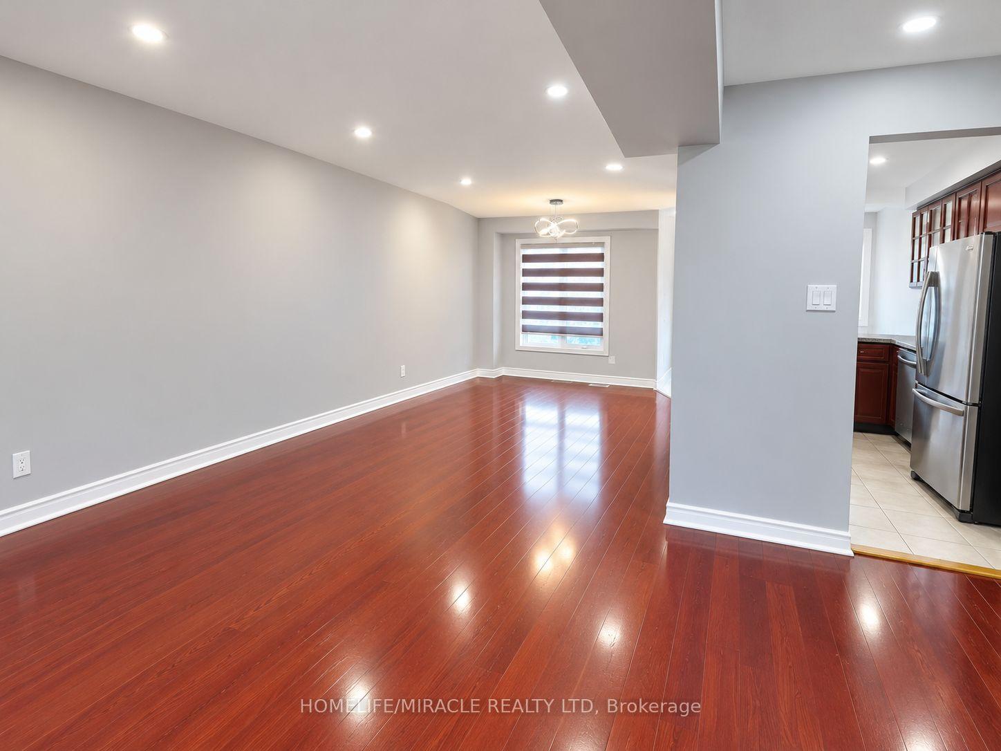 Photo 4 of 32 Copeland Road, Brampton, Fletcher's West — HOMEH