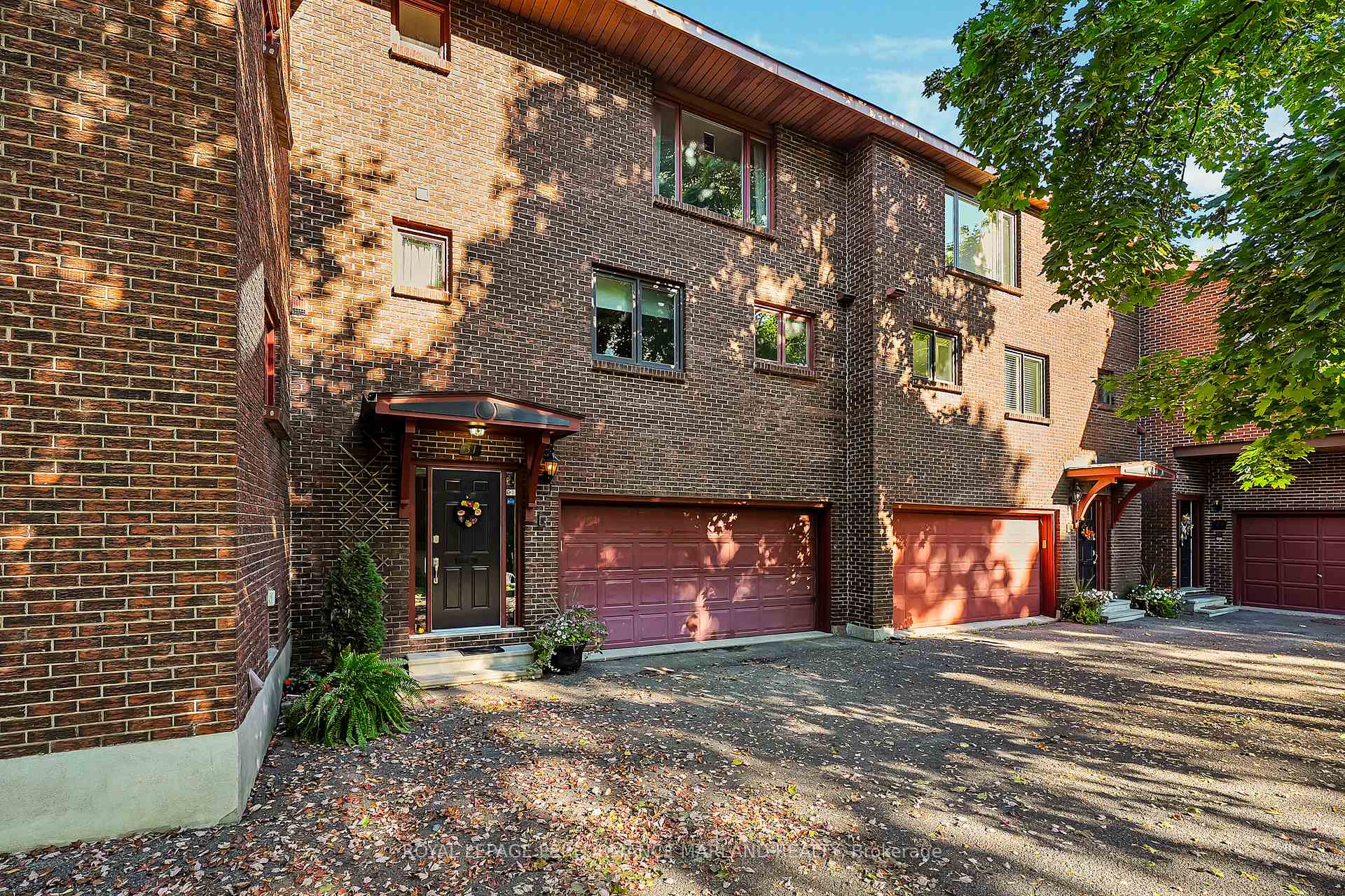 Photo 3 of 31 Aylen Avenue, Ottawa, Woodroffe — HOMEH